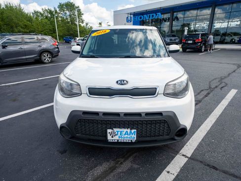 Used 2016 Kia Soul FWD image 2
