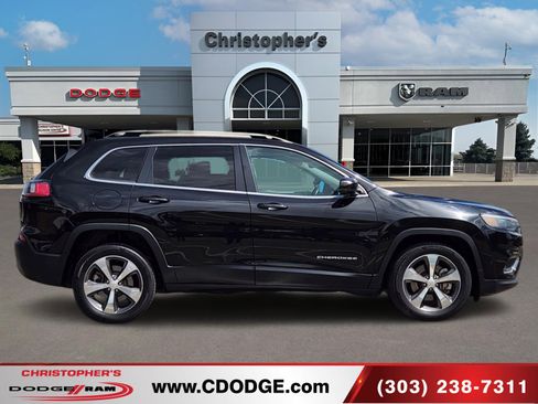 Used 2019 Jeep Cherokee Limited w/ Technology Group FWD image 2