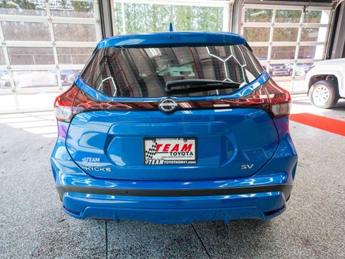 Used 2024 Nissan Kicks SV image 3