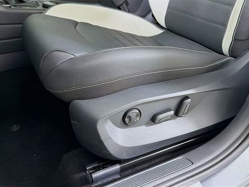 Used 2025 Volkswagen Taos SEL image 22