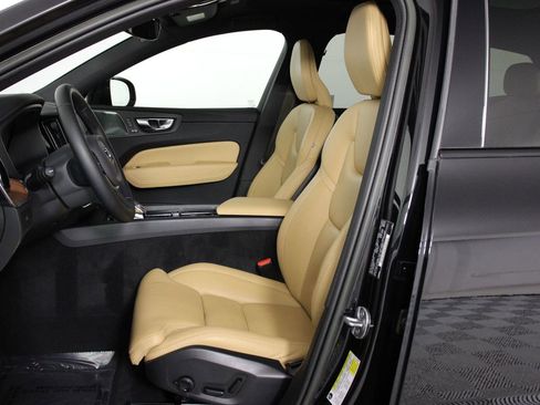 Certified 2023 Volvo XC60 B5 Ultimate w/ Climate Package image 31