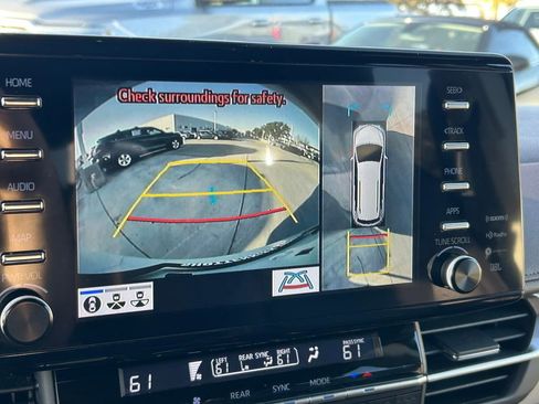 Certified 2023 Toyota Sienna Platinum image 39