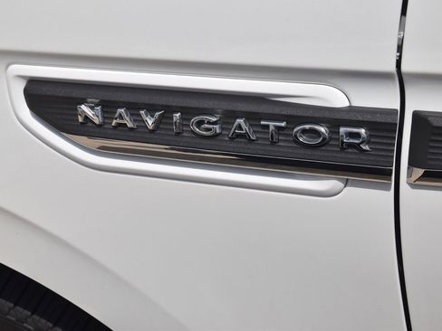 Certified 2024 Lincoln Navigator Reserve AWD/4WD image 14