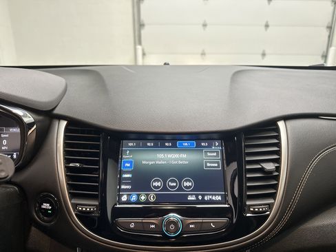 Used 2019 Chevrolet Trax LT w/ LT Convenience Package image 28