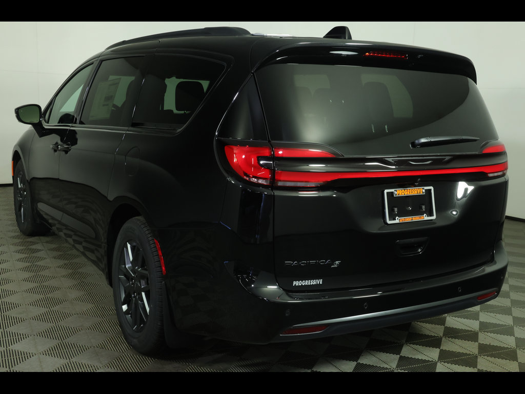 New 2027 Chrysler Pacifica Select w/ S Appearance Package FWD image 16