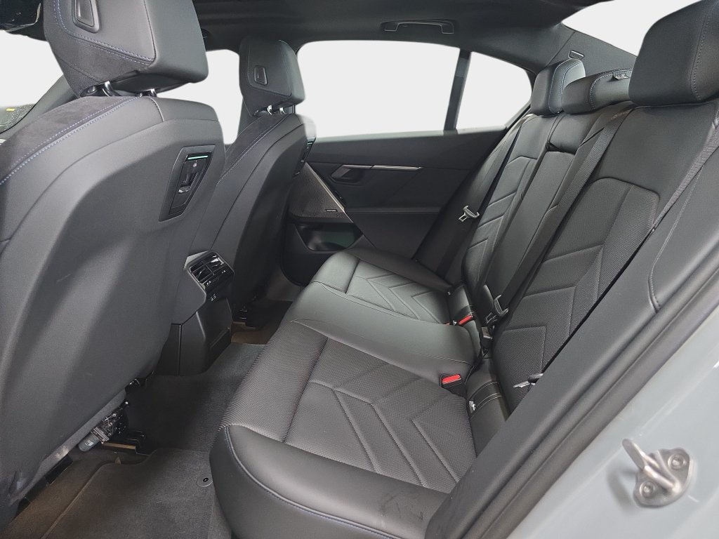 Used 2026 BMW 530i w/ M Sport Package RWD image 14