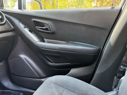 Used 2016 Chevrolet Trax LS image 9