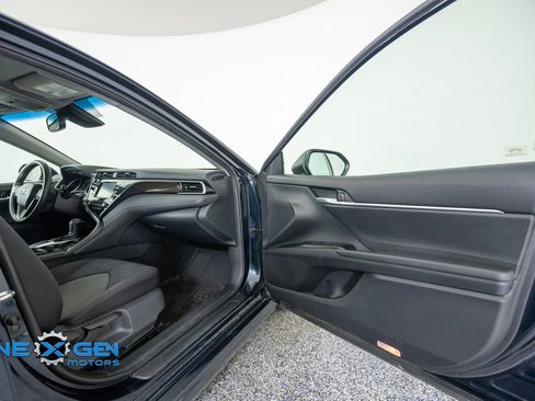 Used 2018 Toyota Camry LE w/ Convenience Package FWD image 35