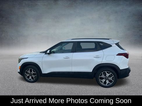 Used 2021 Kia Seltos EX image 3