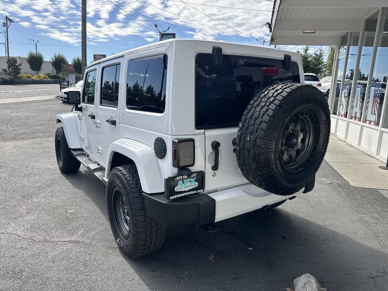 Used 2016 Jeep Wrangler Unlimited Sahara w/ Connectivity Group AWD/4WD image 4