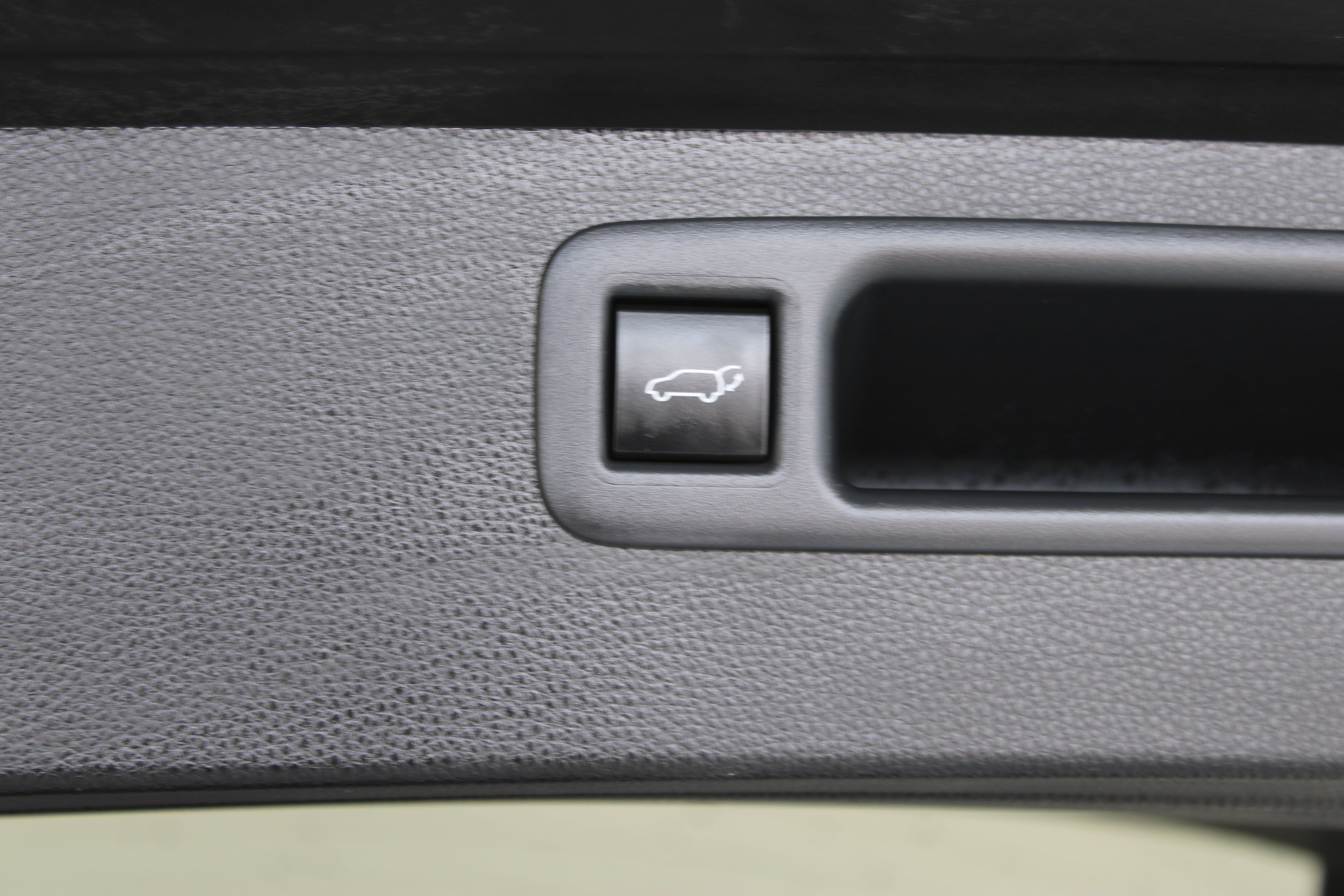 Certified 2020 Toyota Highlander Platinum AWD/4WD image 38