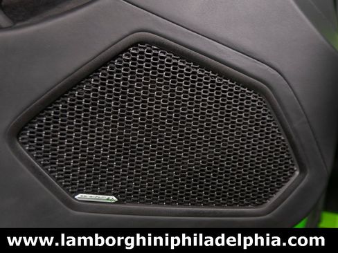 Used 2021 Lamborghini Huracan EVO image 17