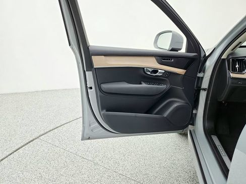 Certified 2026 Volvo XC90 B6 Plus AWD/4WD image 28