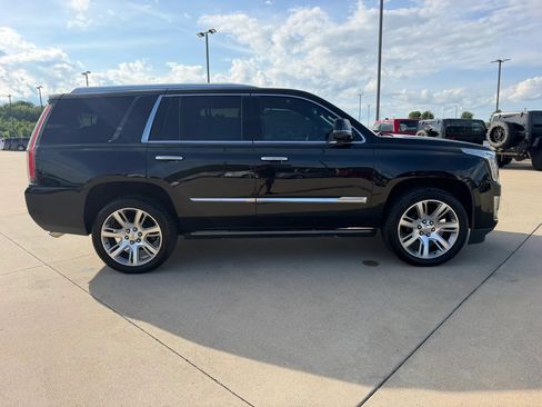 Used 2019 Cadillac Escalade Premium Luxury AWD/4WD image 24