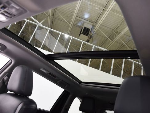 Used 2014 Toyota Highlander Limited Platinum image 25