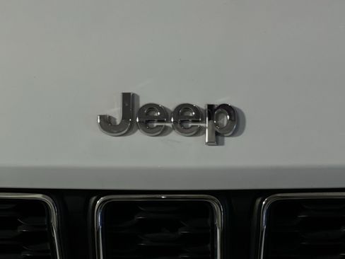Used 2023 Jeep Grand Cherokee L Laredo AWD/4WD image 20