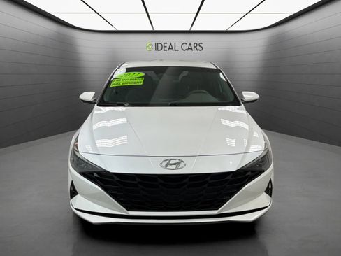 Used 2022 Hyundai Elantra SE FWD image 2