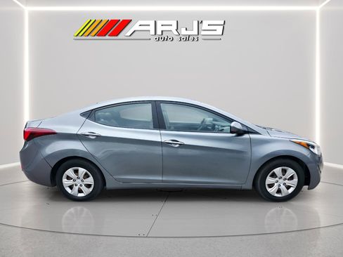 Used 2016 Hyundai Elantra SE FWD image 4