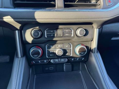 Used 2024 Chevrolet Tahoe Premier AWD/4WD image 31