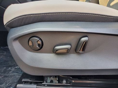 New 2025 Volkswagen Taos SE image 17