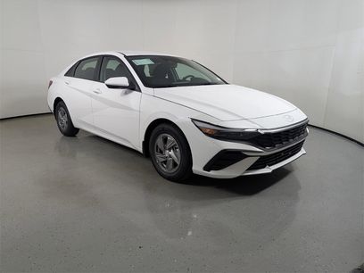 New 2025 Hyundai Elantra SE
