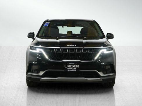 Used 2022 Kia Carnival EX image 8