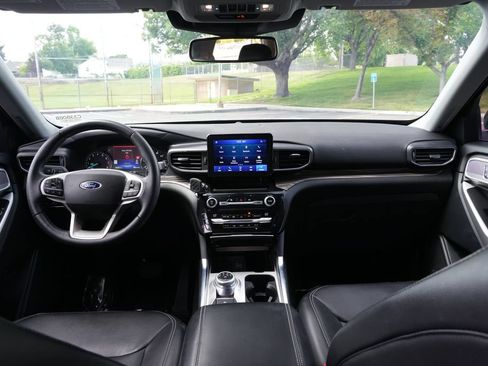 Used 2021 Ford Explorer Limited w/ Hybrid Equipment Group 310A AWD/4WD image 23