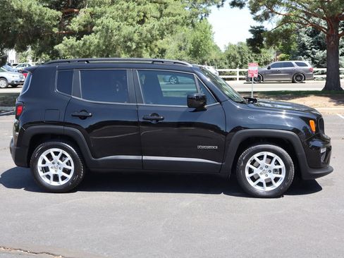 Used 2020 Jeep Renegade Latitude FWD image 3