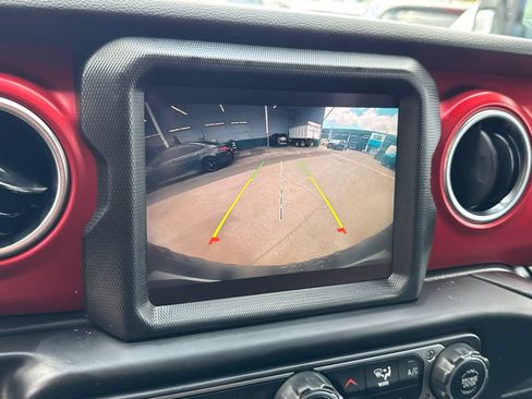 Used 2023 Jeep Wrangler Unlimited Rubicon AWD/4WD image 30