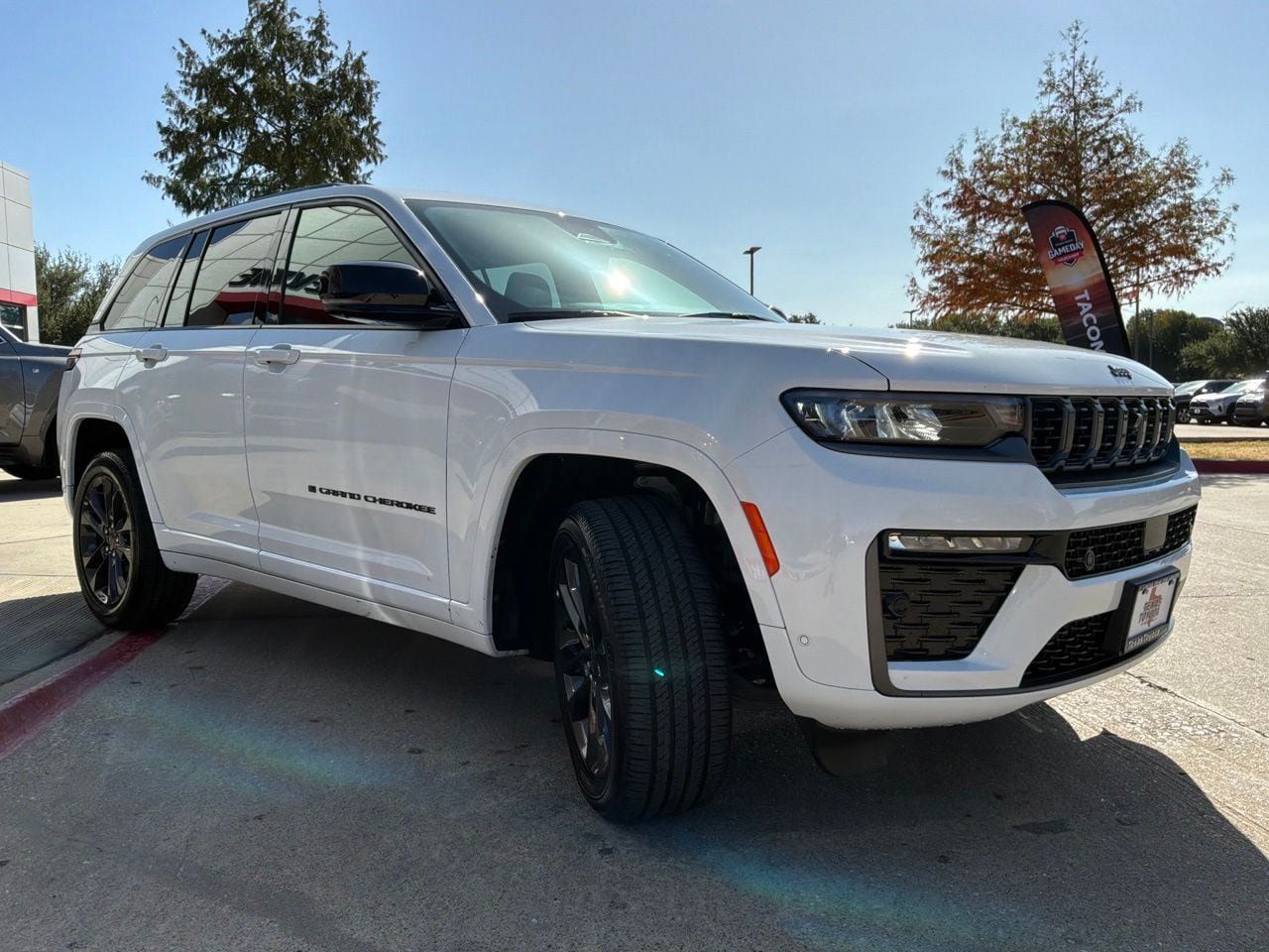 Used 2026 Jeep Grand Cherokee Limited AWD/4WD image 4
