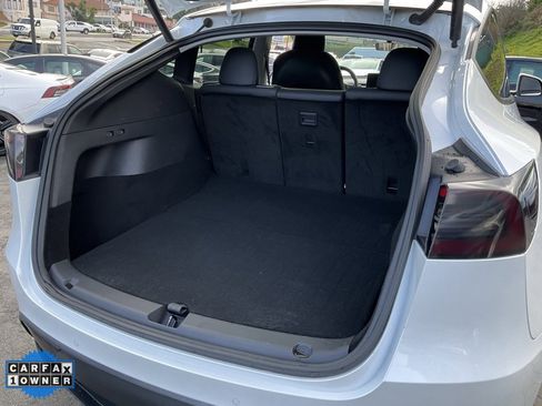 Used 2020 Tesla Model Y Long Range image 8