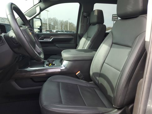 Used 2025 Chevrolet Silverado 2500 LTZ w/ LTZ Plus Package image 17