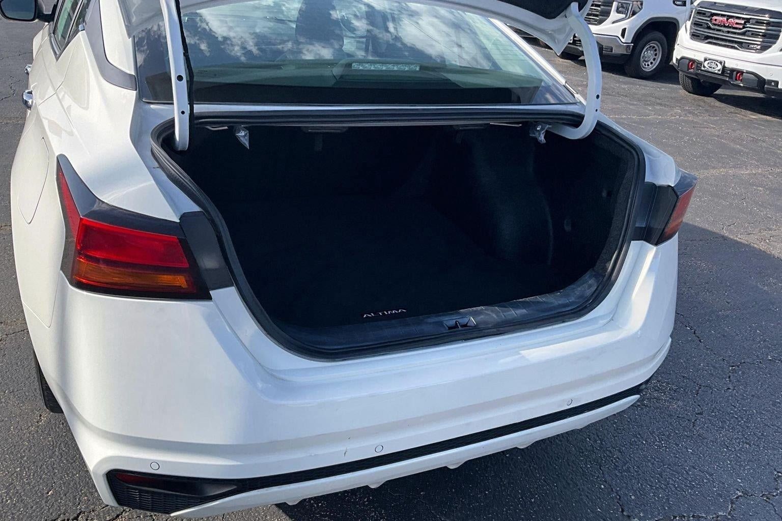 Used 2025 Nissan Altima 2.5 SV FWD image 4