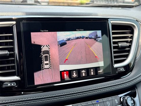 New 2025 Chrysler Pacifica Select image 29