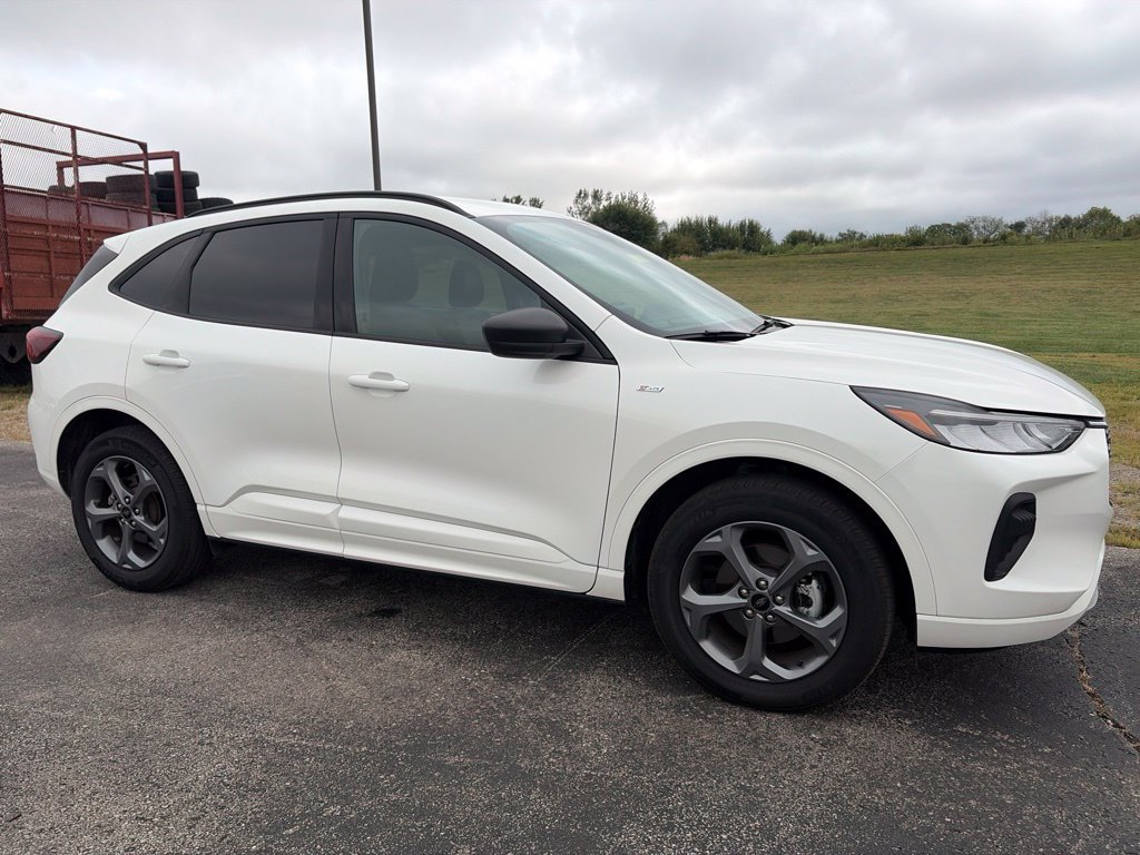 Certified 2024 Ford Escape ST-Line w/ Tech Pack #1 AWD/4WD image 3