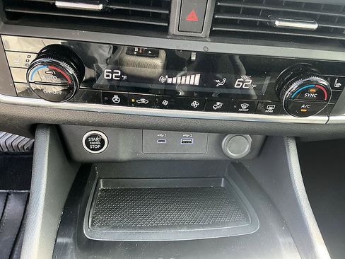Certified 2023 Nissan Rogue SV w/ SV Premium B Package FWD image 18