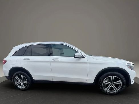 Used 2019 Mercedes-Benz GLC 300 4MATIC w/ Premium Package image 4