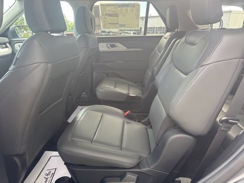 New 2025 Ford Explorer Active w/ Active Comfort Package image 10