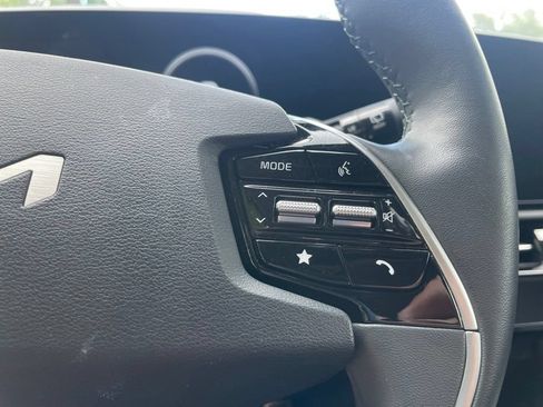 Certified 2023 Kia Niro Wave w/ Wave Preserve Package FWD image 12