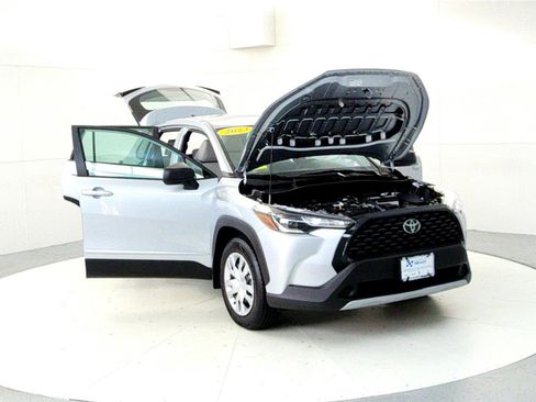 Certified 2023 Toyota Corolla Cross L image 9
