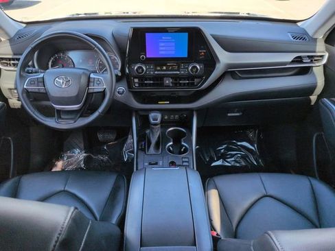 Used 2023 Toyota Highlander XLE FWD image 15