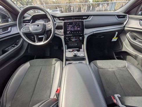 New 2025 Jeep Grand Cherokee L Laredo image 13