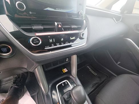 Used 2022 Toyota Corolla Cross LE AWD/4WD image 21