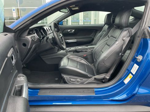 Used 2017 Ford Mustang Coupe RWD image 9