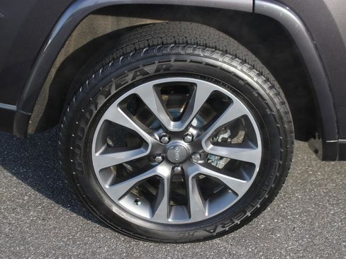 Used 2018 Jeep Grand Cherokee Overland RWD image 34