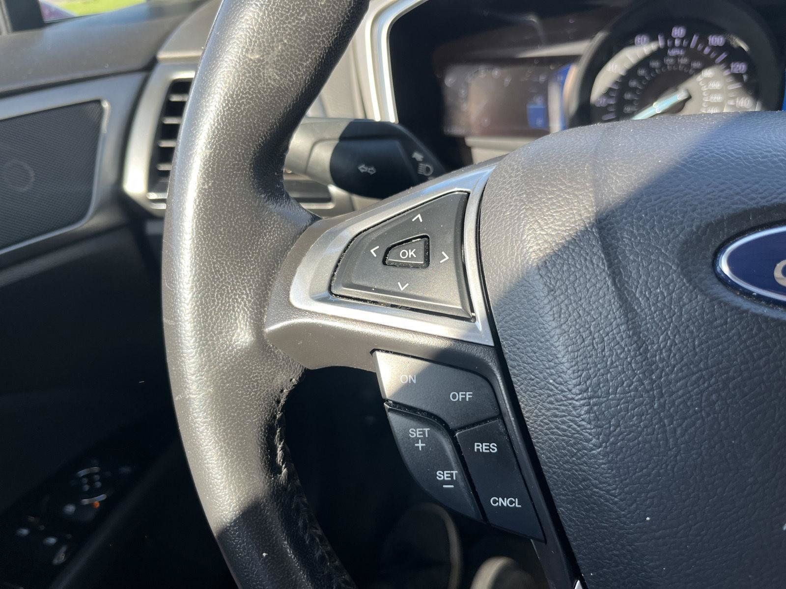 Used 2014 Ford Fusion SE FWD image 18