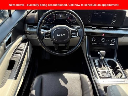 Used 2022 Kia Carnival LX FWD image 22