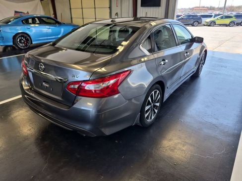 Used 2017 Nissan Altima 2.5 SV image 3
