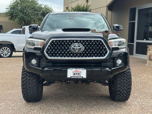 Used 2019 Toyota Tacoma TRD Sport image 2