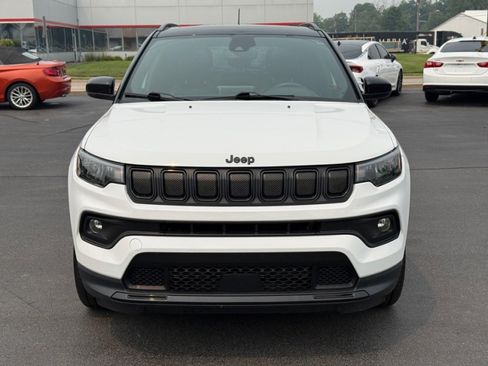 Used 2022 Jeep Compass Latitude w/ Sun and Sound Group AWD/4WD image 3